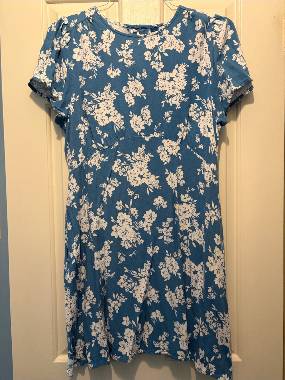 Old Navy Blue Floral Short Sleeve Dress - White Blossom Print